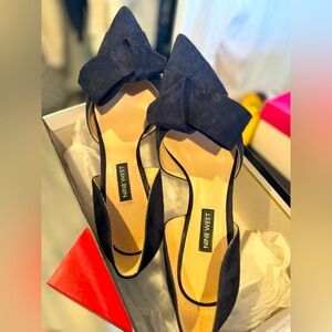 Suede shoes with bow